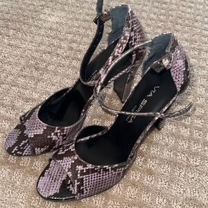 NWOT VIA SPIGA PURPLE SNAKESKIN PYTHON LEATHER HIGH HEELS PUMPS ANKLE STRAP 8